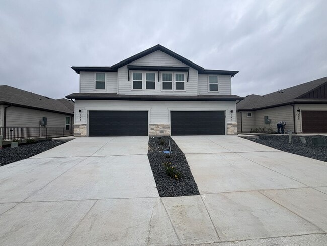 Building Photo - Want luxury living in the Far West ...Look no further...Amanda Park is it
