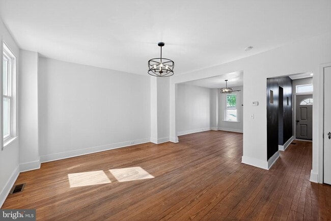 Photo - 153 N Queen St