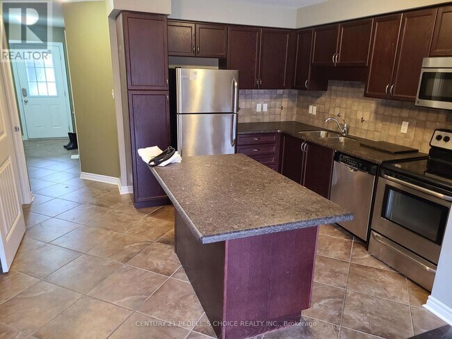 Photo - 535 Margaret St