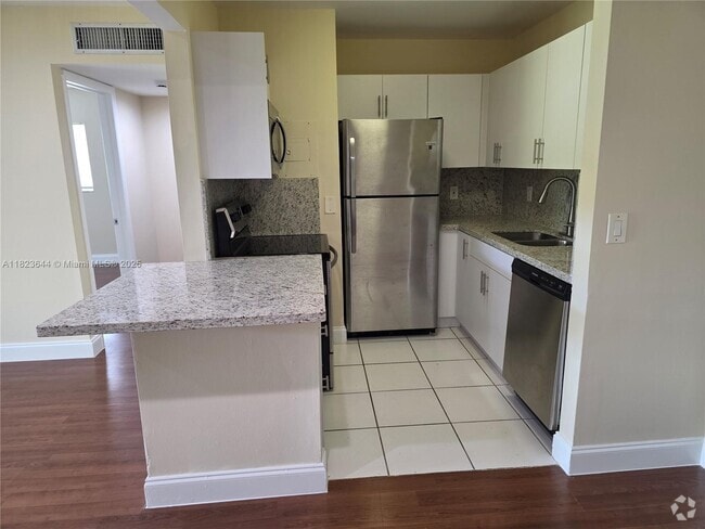 Building Photo - 13716 SW 90th Ave Unit 29 Rental