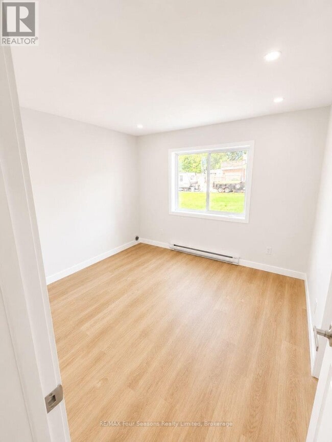 Photo - 7708 Poplar Sideroad Unit 1