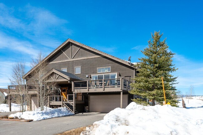 Photo - 250 Bergamot Dr