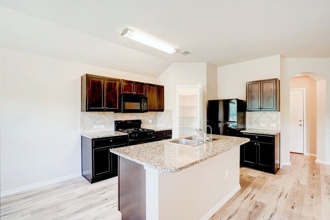 Building Photo - Charming 3BR/2BA Contemporary Home with Lu...