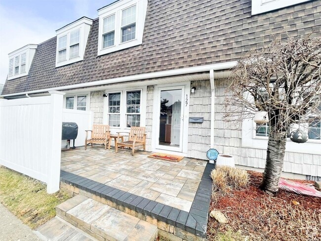 Building Photo - 127 Whalers Cove Dr Rental
