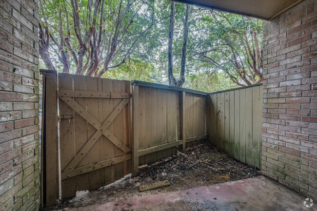 1BR, 1BA - 668SF - First Floor Patio