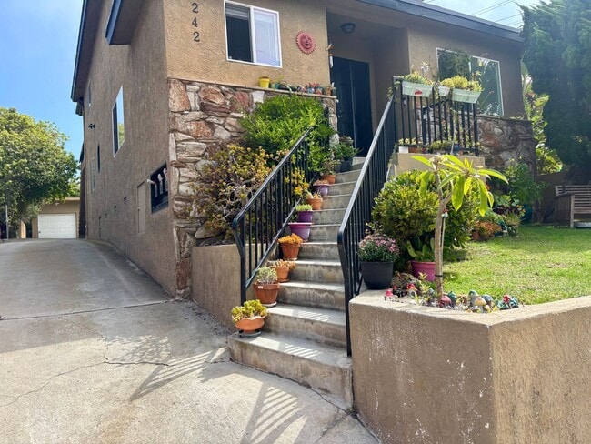 Building Photo - 242 N Juanita Ave Unit B Rental