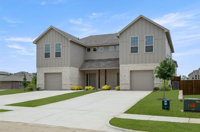 Photo - 403 Saddle Ln