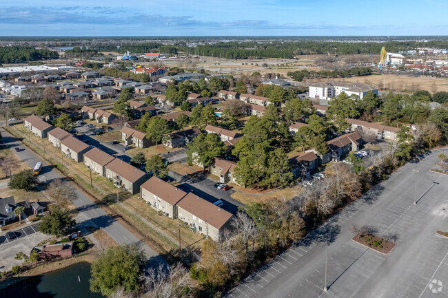 Wide aerial view. - Willow Run Apartments