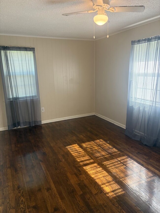 Photo - 125 Vance St