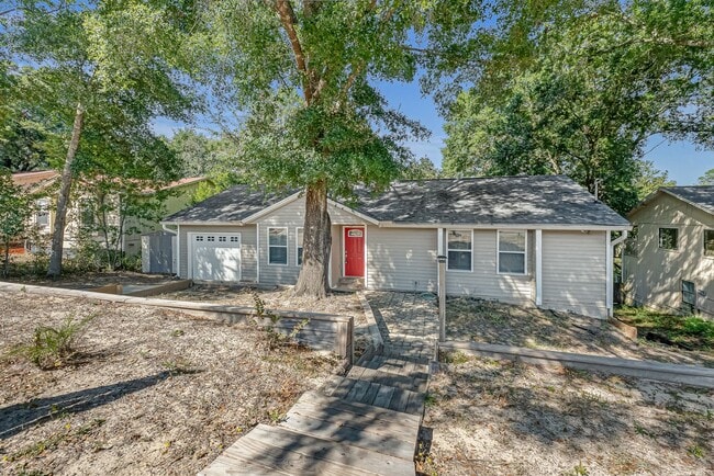 Building Photo - Charming 2-Bedroom, 2-Bath Home in the Hea...