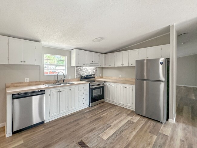 Photo - REMODELED 3BD 2BA HOME FOR RENT!