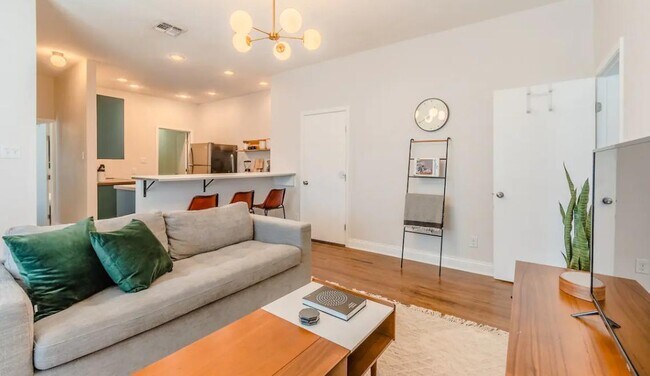 Photo - 1704 S Akard St