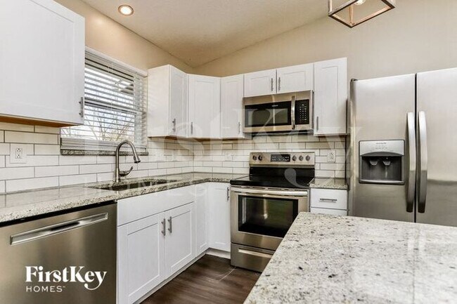 Photo - 2105 Barrington Ct S