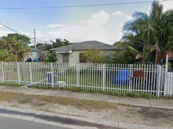 Building Photo - 2735 NW 28th St Unit 2735