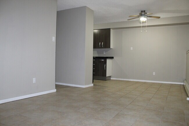 Photo - Leo Manor Apartments