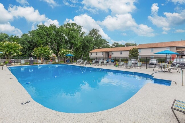 Building Photo - Eagles Crest at Wallace