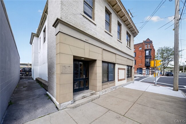 Photo - 447 E Washington St