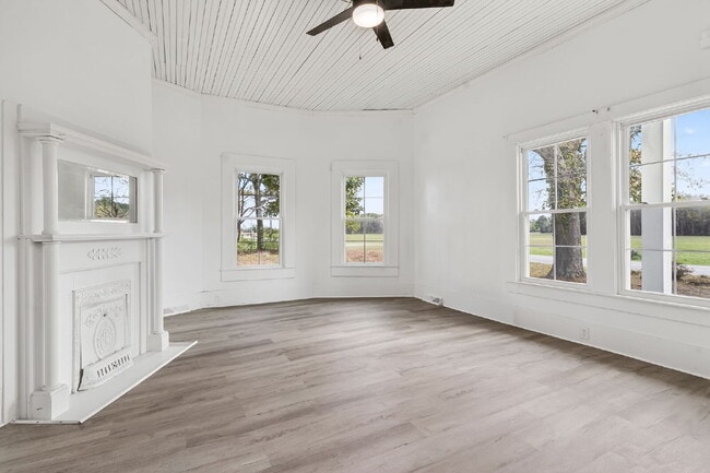 Photo - 409 Meadow Rd