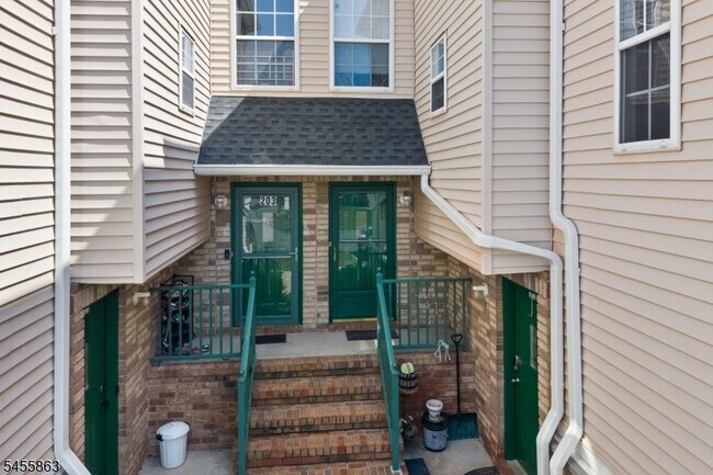 Photo - 202 Rhoads Dr