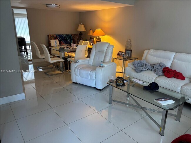 Photo - 10806 N Kendall Dr