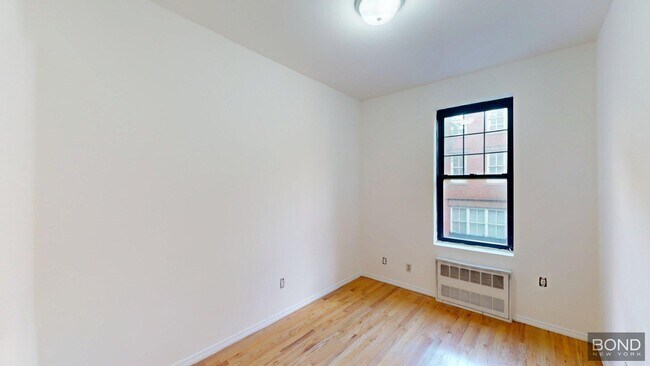 Building Photo - 240 Waverly Pl Unit 22