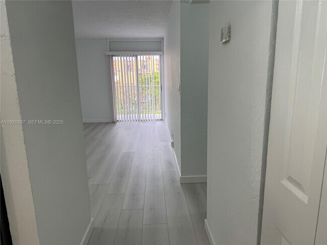 Photo - 11145 SW 6th St Unidad 104