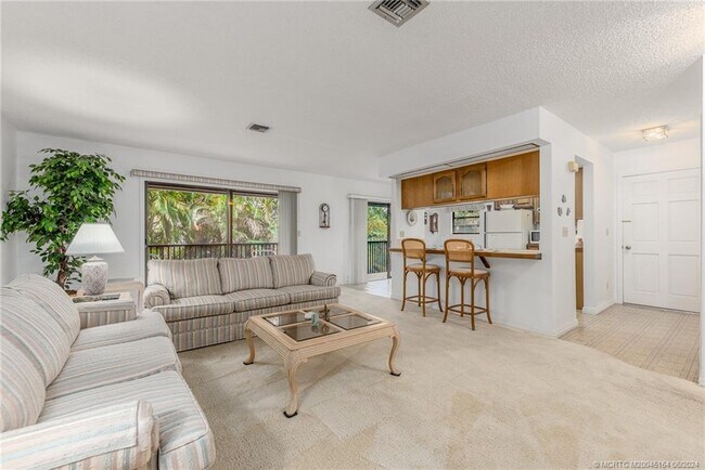 Photo - 4095 SE Centerboard Ln Unidad 6-B