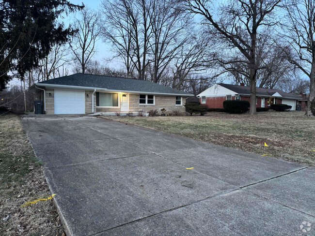 Building Photo - 1400 E Hanna Ave Rental