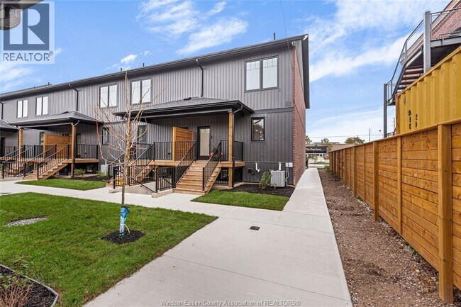 Photo - 1023 Walker Rd