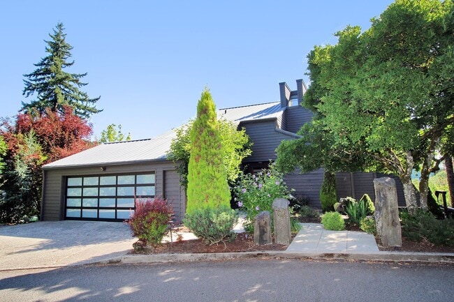 Building Photo - 3131 NW Luray Terrace Rental