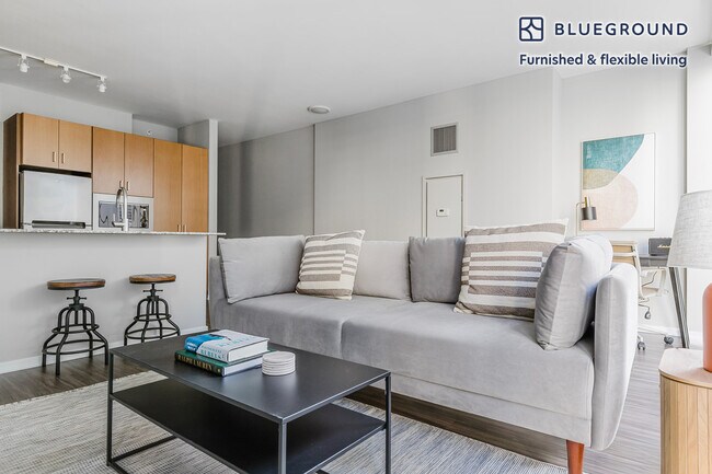 Photo - 200 E Illinois St Unidad FL13-ID1168