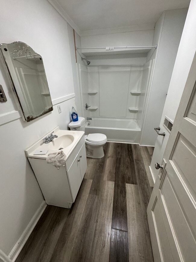 Full Bath - 807 Avon St