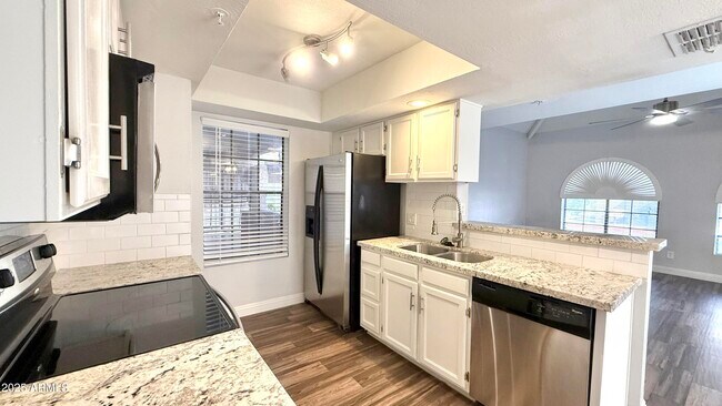 Photo - 1211 N Miller Rd