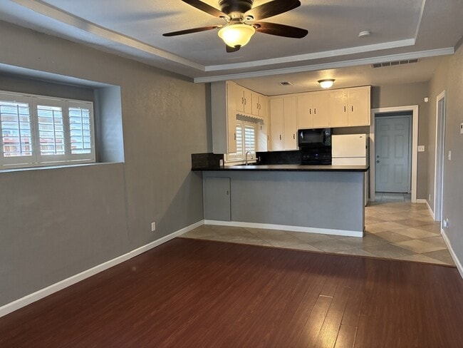 Photo - 235 Kimble St