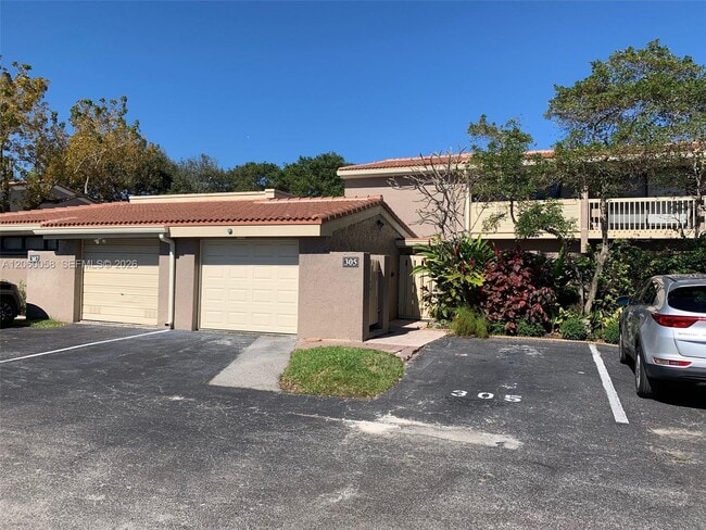 Photo - 305 Bonnie Brae Way