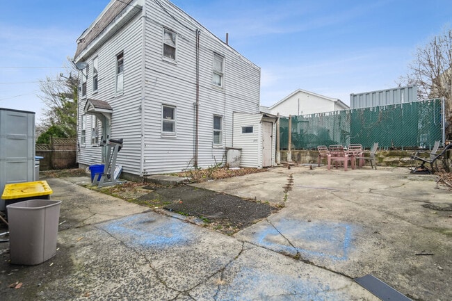 Building Photo - 16 Montrose Terrace Rental