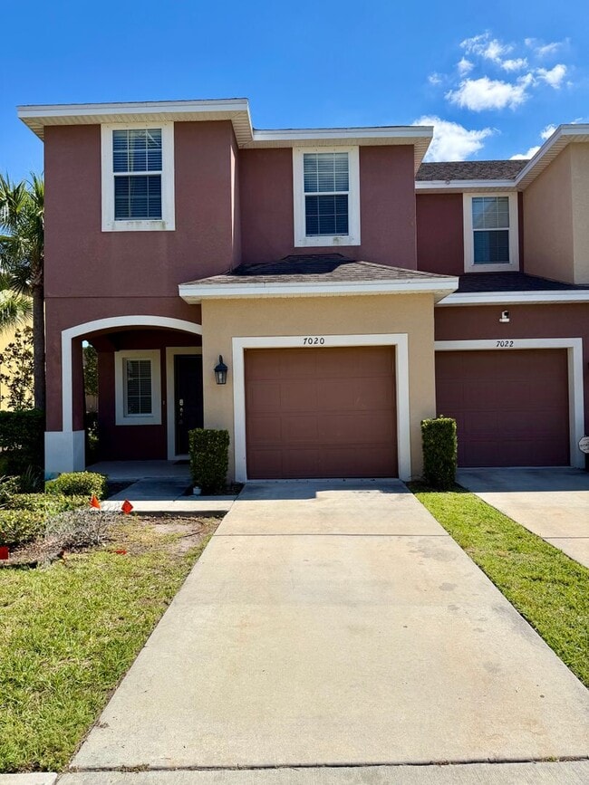 Building Photo - 3 BEDROOM 2.5 BATHROOM 1 CAR GARAGE IN PIN...