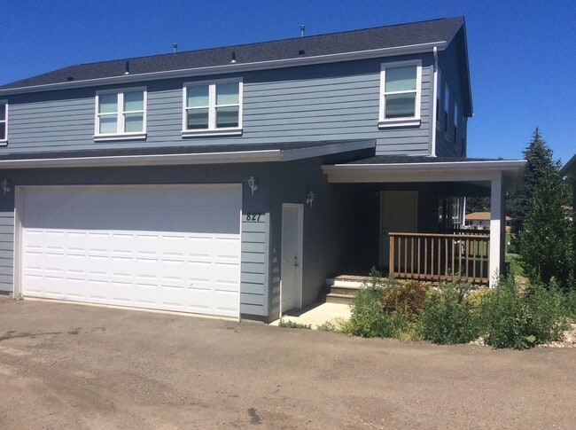 Building Photo - Beautiful, updated Townhome