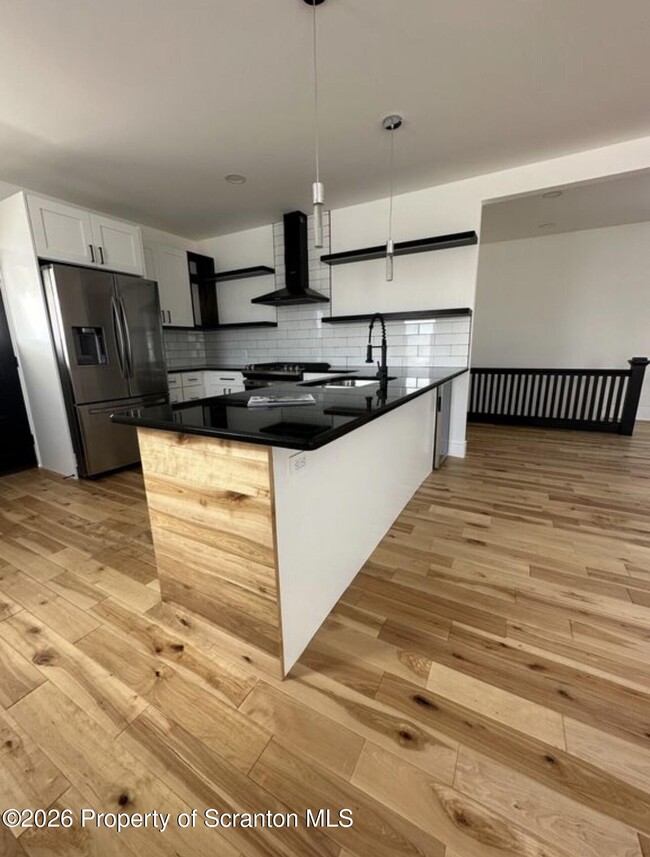 Building Photo - 200 Oak St