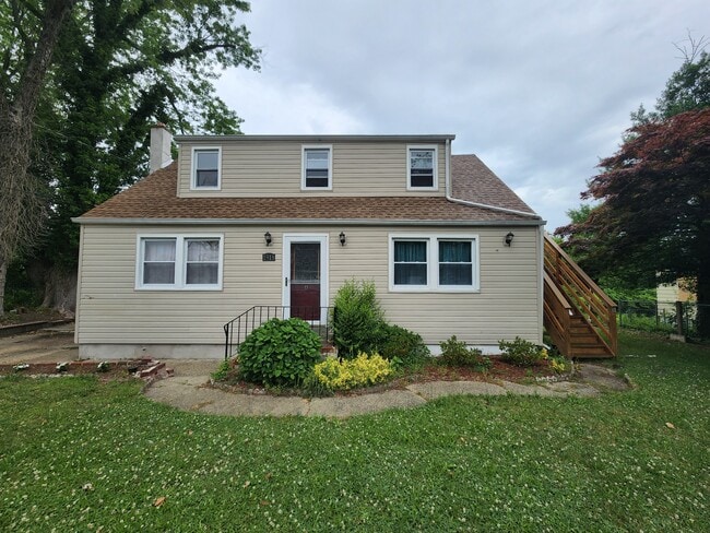 Property Exterior - 1918 Rosemore Ave Unit B