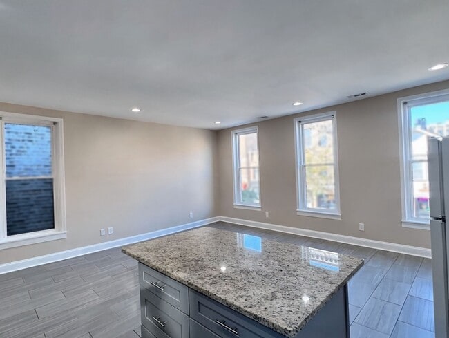 Photo - 1315 W 18th St Unit 2