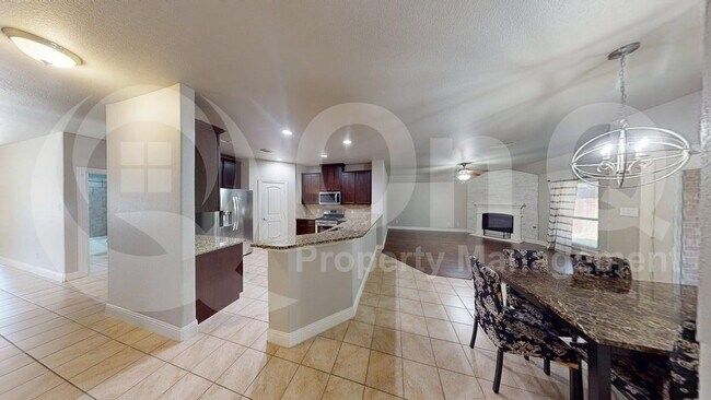 Photo - 15605 Leadenhall St