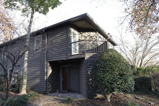 Building Photo - Quiet South Charlotte Townhome with Easy Uptown & Airport Access
