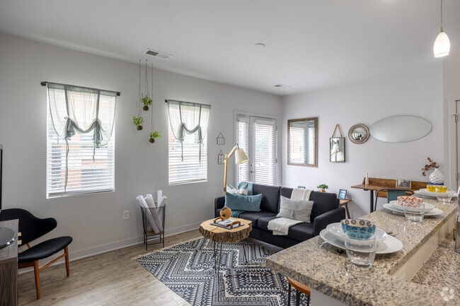 1BR, 1BA - 721SF - Living Room