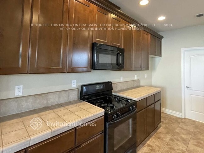 465 Elmwood Ct
