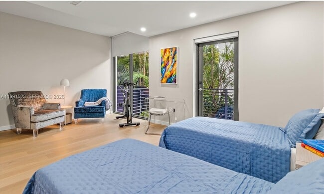 Photo - 1055 99th St