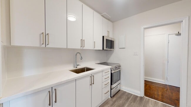 Photo - 316-320  Lonsdale Road