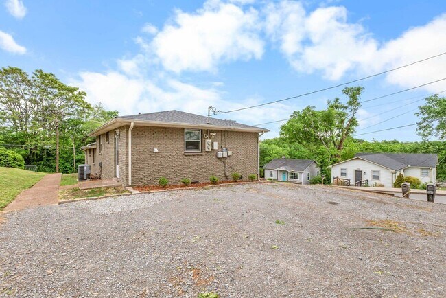 895a W Sharpe Ave Unit A