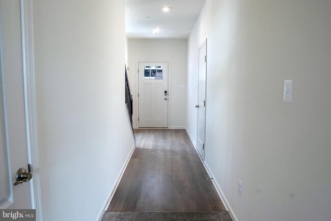 Photo - 8226 Longford Rd