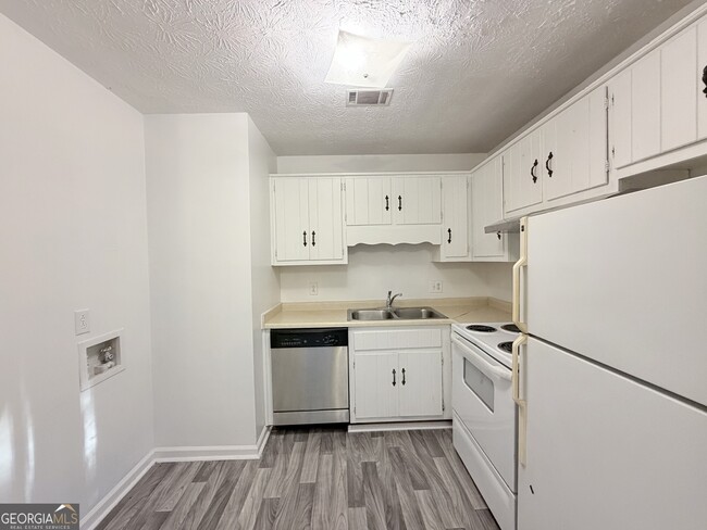 Photo - 460 Rustwood Dr